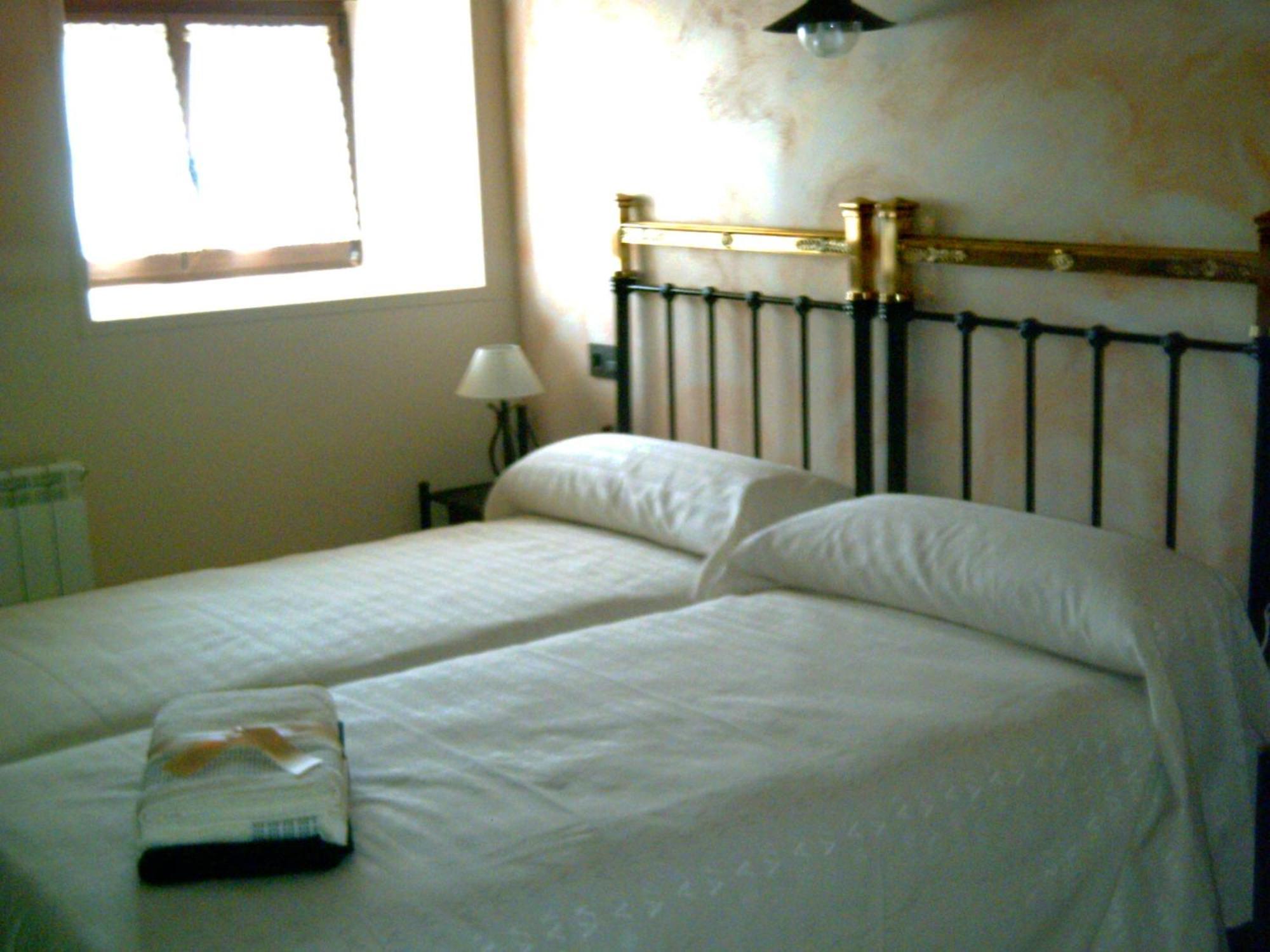 La Cerca De Dona Jimena Guest House Modubar de San Cibrian ภายนอก รูปภาพ